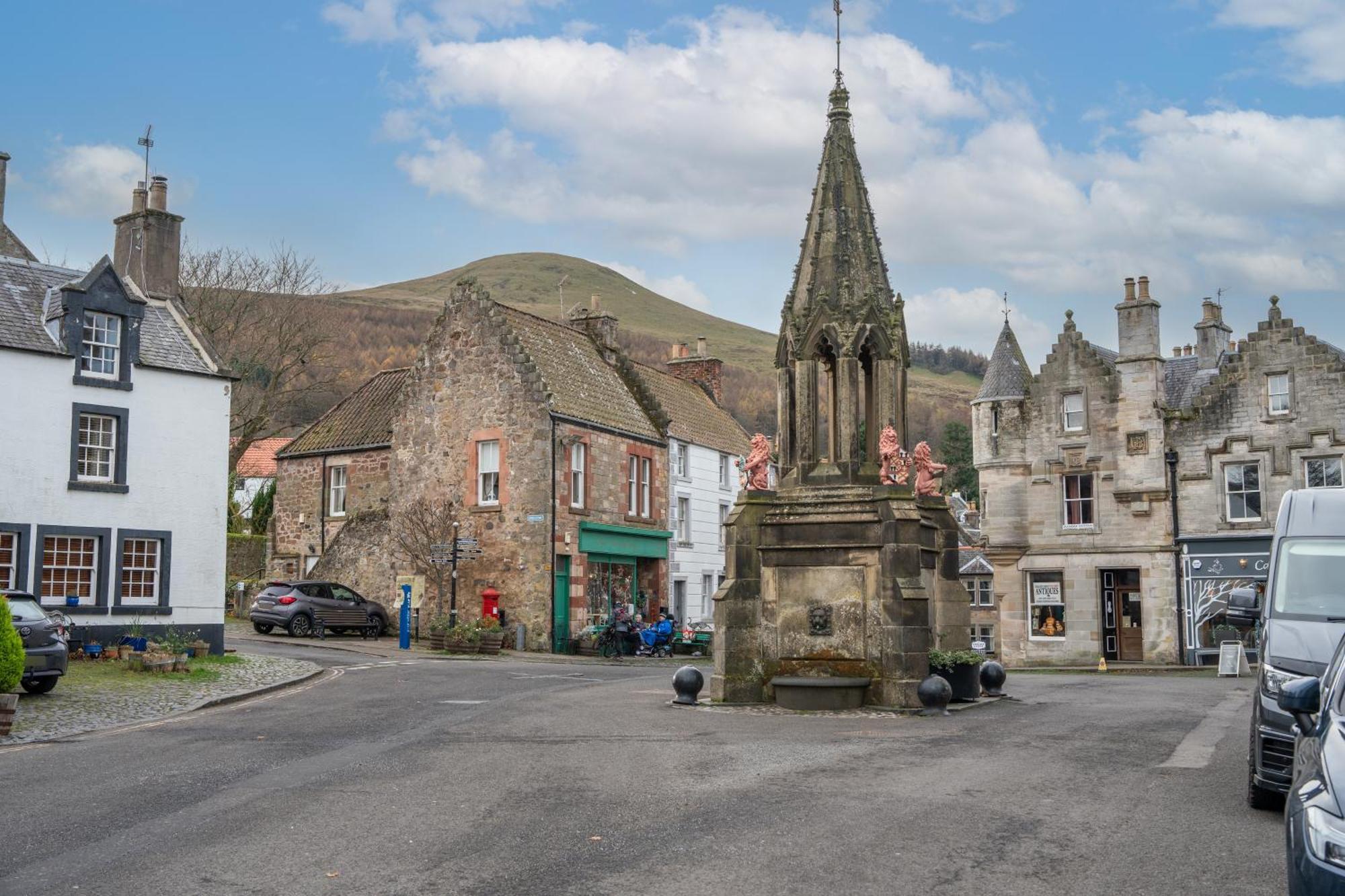 Whinstone Holiday Home In Falkland - Sleeps 8 Buitenkant foto